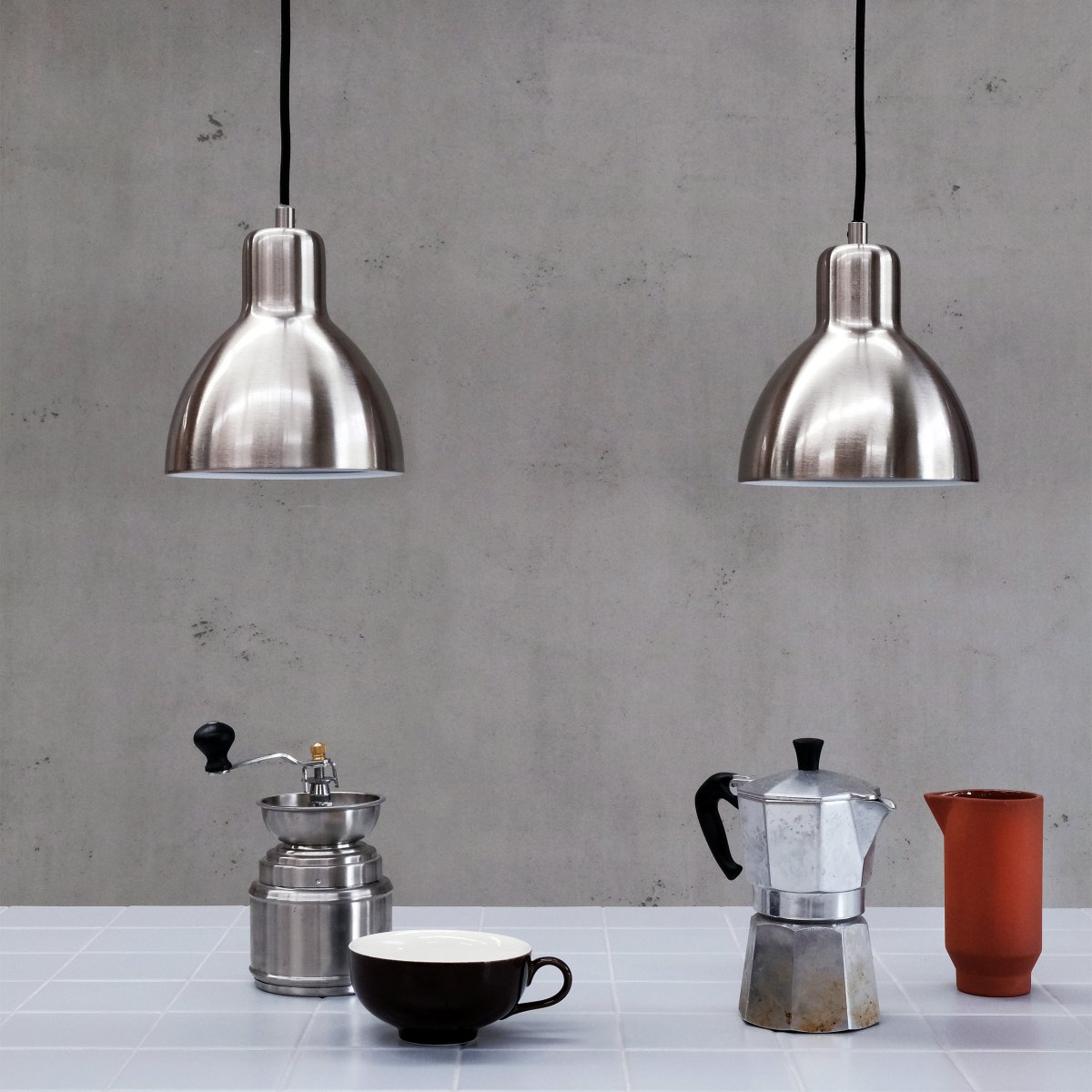 Skagen Ø16 Børstet stål loftslampe Fra Dyberg Larsen - Skagen pendel i st&aring;lfinish spreder et vidunderligt og hyggeligt lys.
