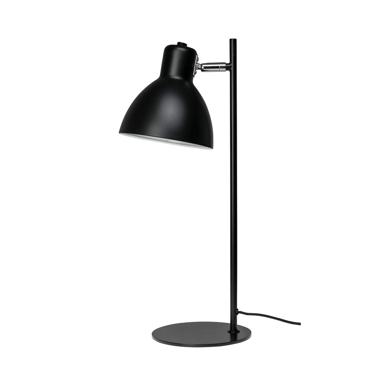 Skagen 50cm Sort skrivebordslampe Fra Dyberg Larsen - Lad Skagen sprede et fokuseret og behageligt lys, n&aring;r du har allermest brug for det, og giv dit hjem et tidl&oslash;st og sofistikeret look med denne kvalitetslampe!