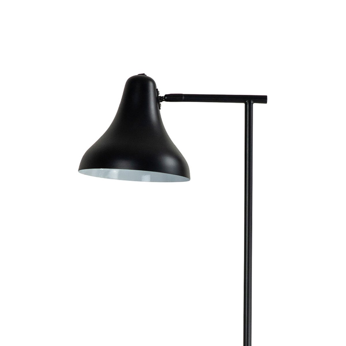 Tokyo Sort gulvlampe Fra Dyberg Larsen - Den elegante lampefod er formet i en bue, der skaber en følelse af rum og ro omkring lampen.
