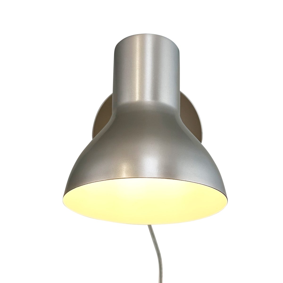 Bob Beige læselampe Fra Dyberg Larsen - Bob &auml;r det perfekta valet f&ouml;r det moderna hemmet och kombinerar stilren design med funktionalitet.