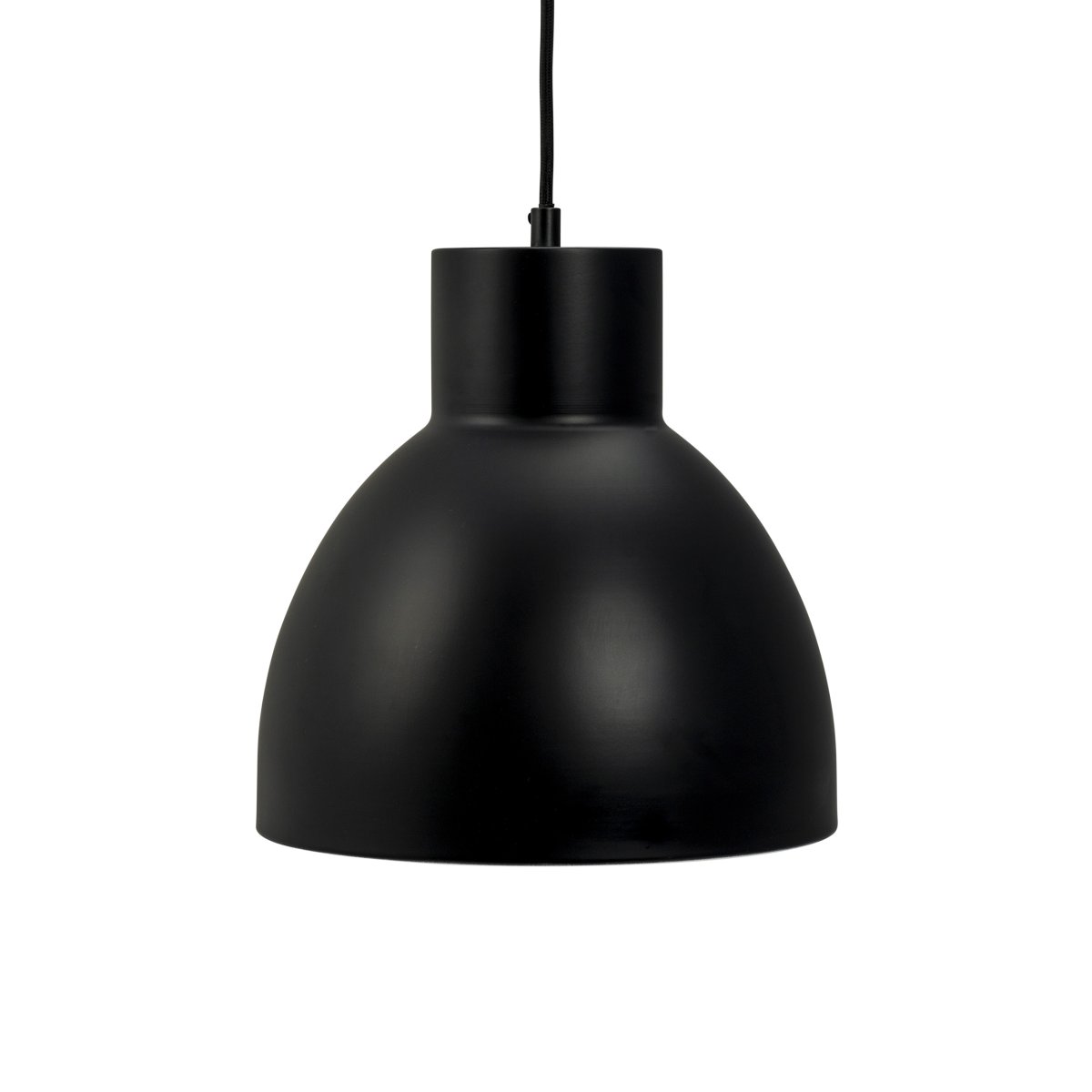Coast Ø25 Sort loftslampe Fra Dyberg Larsen - Den danskdesignede Coast-serie fra Dyberg Larsen har elegante linjer og stilfulde, buede armaturer og byder på designlamper som pendler, væglamper, bordlamper og gulvlamper i sort eller hvid.