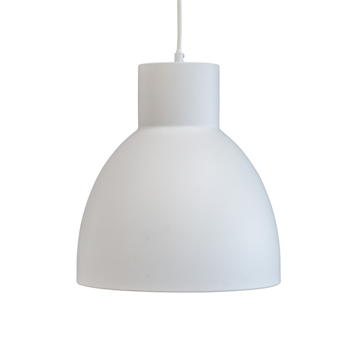 Coast Ø30 Hvid loftslampe Fra Dyberg Larsen - Den danskdesignede Coast-serie fra Dyberg Larsen har elegante linjer og stilfulde, buede armaturer og byder på designlamper som pendler, væglamper, bordlamper og gulvlamper i sort eller hvid.