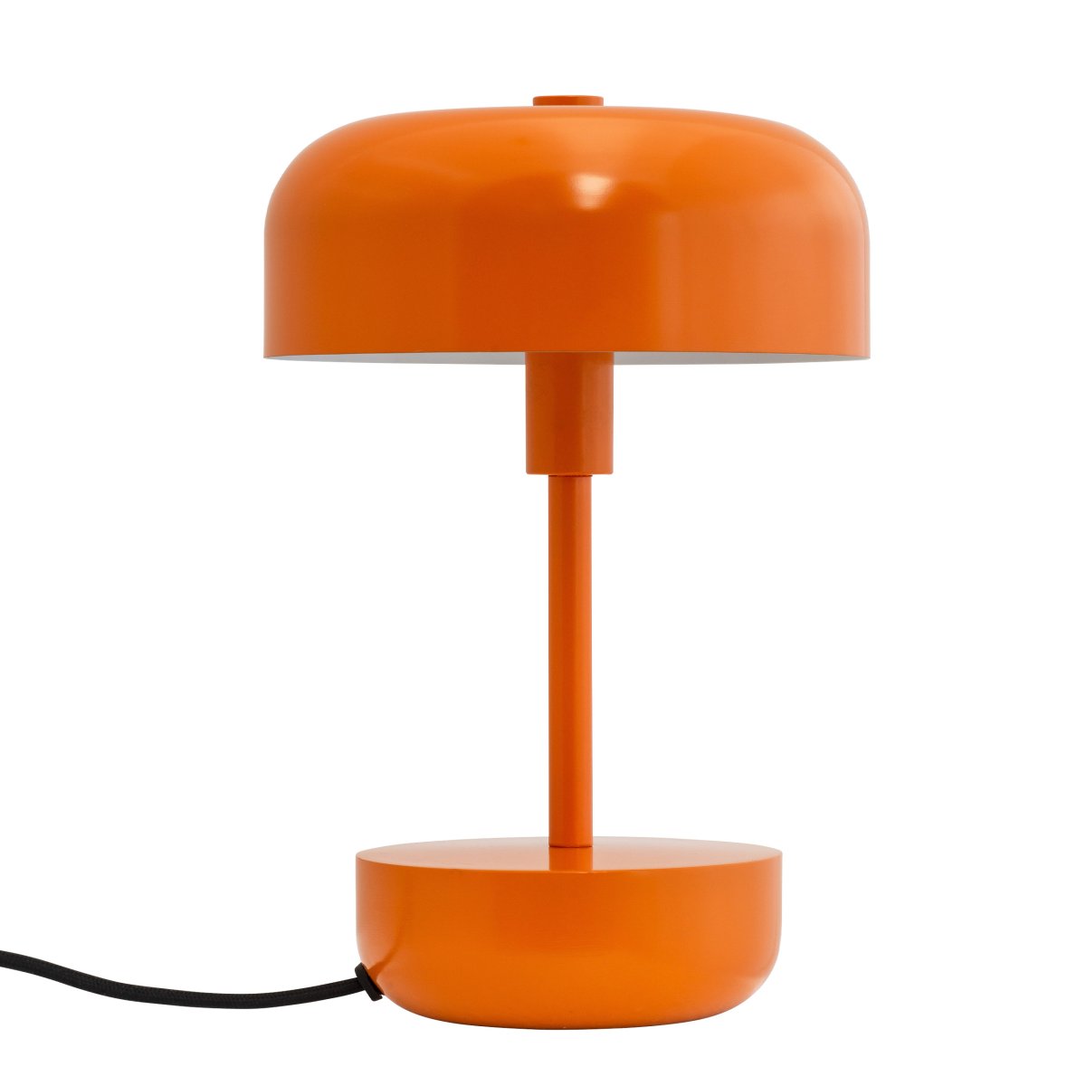 Haipot 25cm Orange bordlampe Fra Dyberg Larsen - Haipot-serien fås i både stilfulde og livlige nuancer, hvilket giver en iøjnefaldende oplevelse og et moderne rumtema.