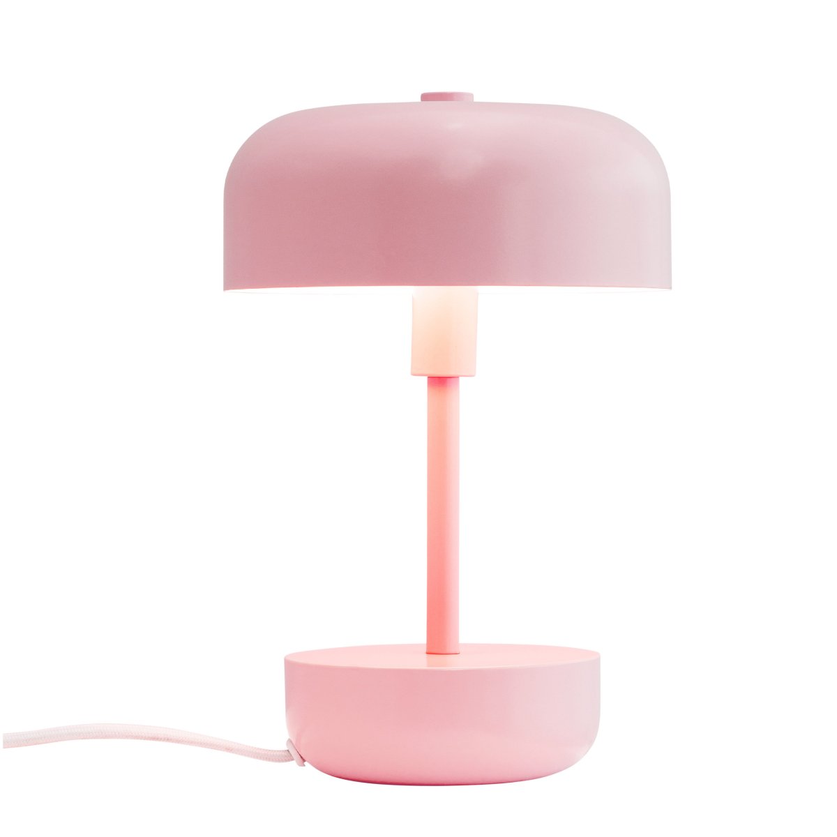 Haipot 25cm Lyserød bordlampe Fra Dyberg Larsen - Haipot-serien fås i både stilfulde og livlige nuancer, hvilket giver en iøjnefaldende oplevelse og et moderne rumtema.
