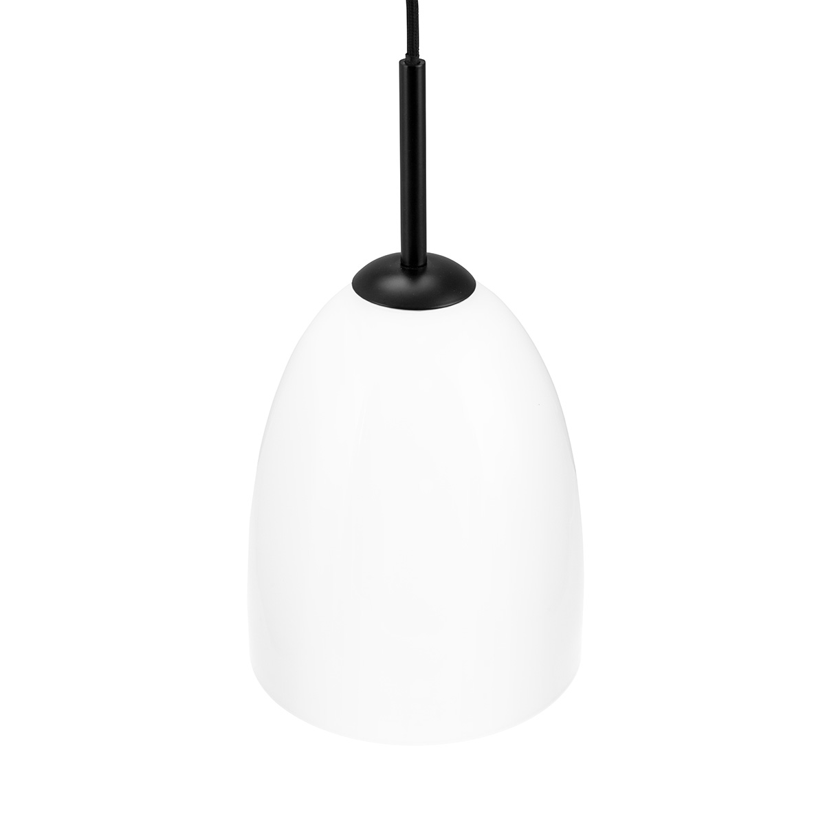 Jazz Ø18 Sort loftslampe Fra Dyberg Larsen - Jazz pendel i opal hvidt glas kombinerer en moderne glasskærm med minimalistisk sort ophæng, hvilket giver et sofistikeret touch til ethvert interiør.