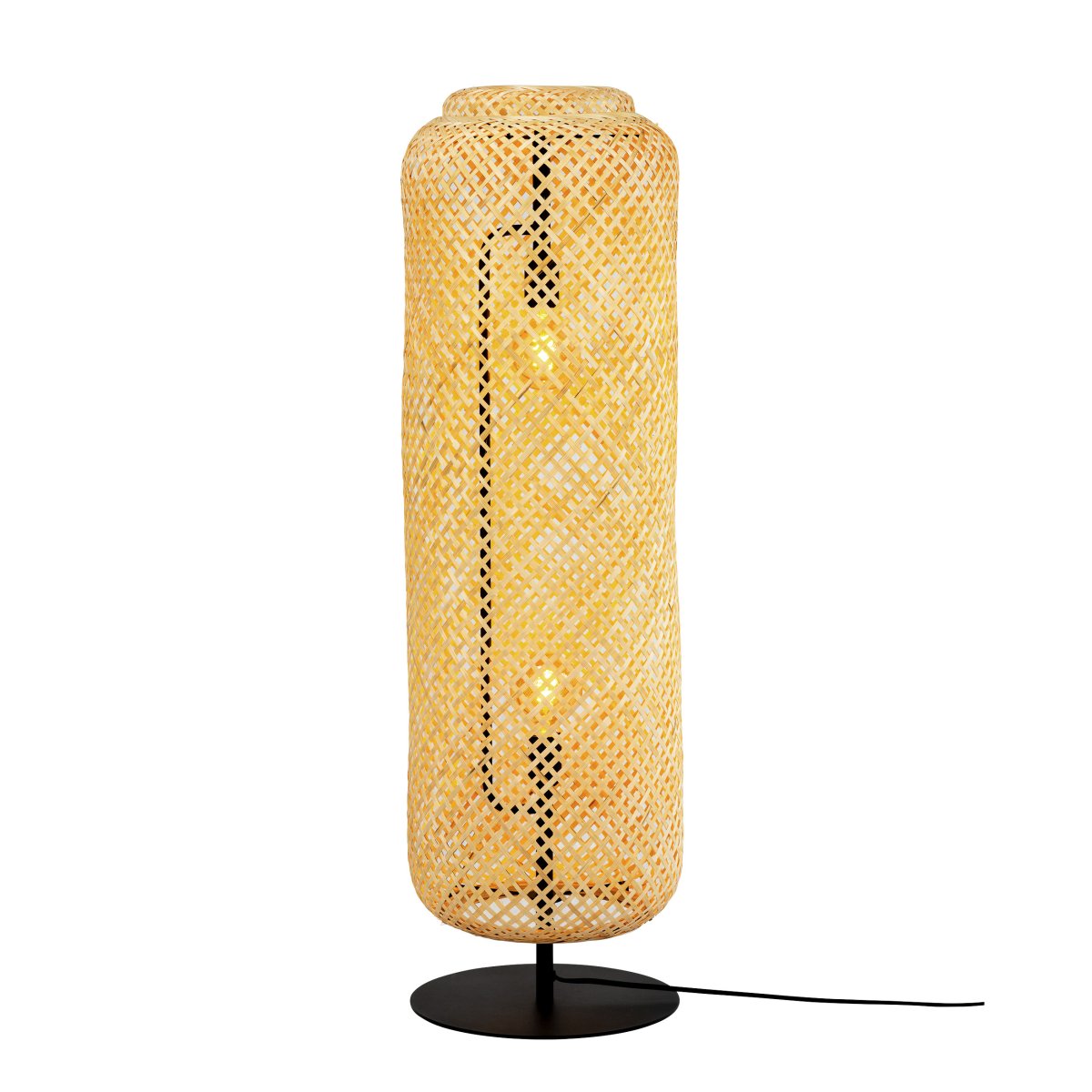 Boom Natur gulvlampe Fra Dyberg Larsen - Boom gulvlampe fra Dyberg Larsen er en smuk, håndvævet lampe i bambus og naturlig farve, der skaber et varmt og indbydende lys.