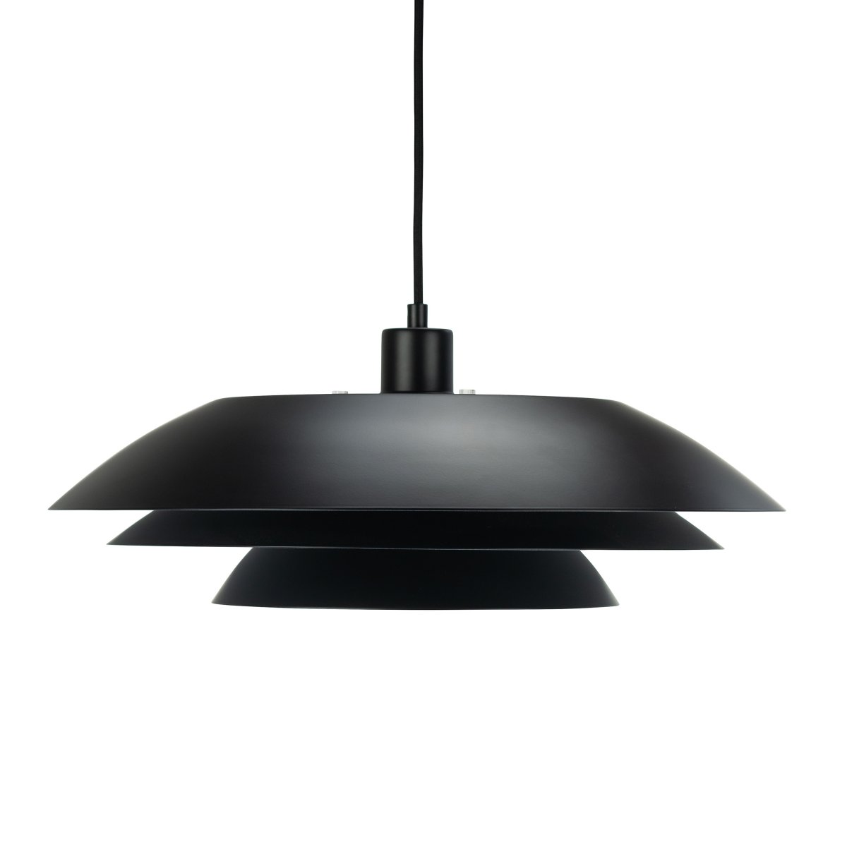 DL45 Ø45 Sort loftslampe Fra Dyberg Larsen - DL45 pendel i matsort metal passer perfekt i st&oslash;rre og mere &aring;bne rum, hvor lampen bliver en central del af interi&oslash;ret.