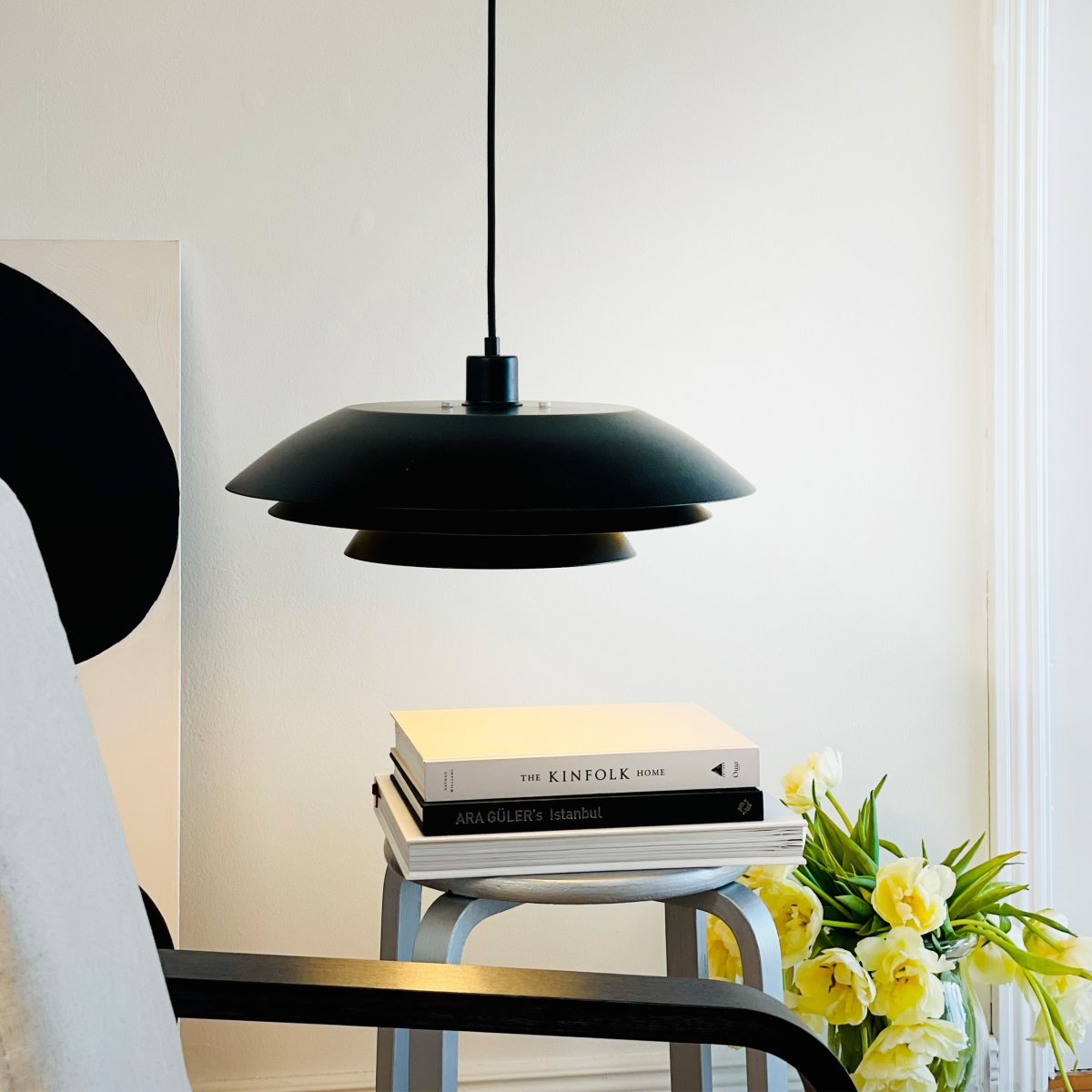 DL45 Ø45 Sort loftslampe Fra Dyberg Larsen - DL45 pendel i matsort metal passer perfekt i st&oslash;rre og mere &aring;bne rum, hvor lampen bliver en central del af interi&oslash;ret.