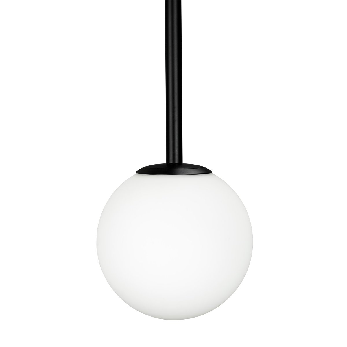 Otello Ø15 Opal loftslampe Fra Dyberg Larsen - Lampen kan bruges i mange rum, enten alene eller i klynger, for at skabe en elegant og moderne atmosfære.
