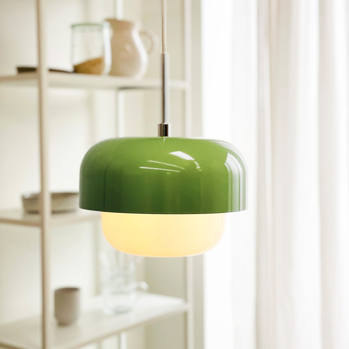 Haipot Ø23 Matcha grøn loftslampe Fra Dyberg Larsen - Ge ditt hem en modern och exklusiv touch med Haipot pendellampa i en matcha-gr&ouml;n f&auml;rg.