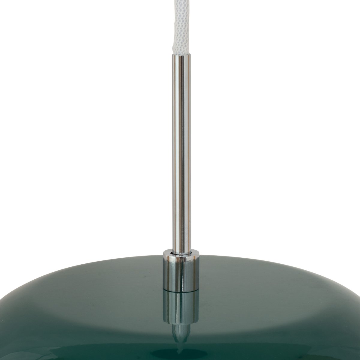 Haipot Ø23 Mørkegrøn loftslampe Fra Dyberg Larsen - Haipot-lampen har en elegant lampeskærm i opalglas og en afdæmpet grøn metalskærm.