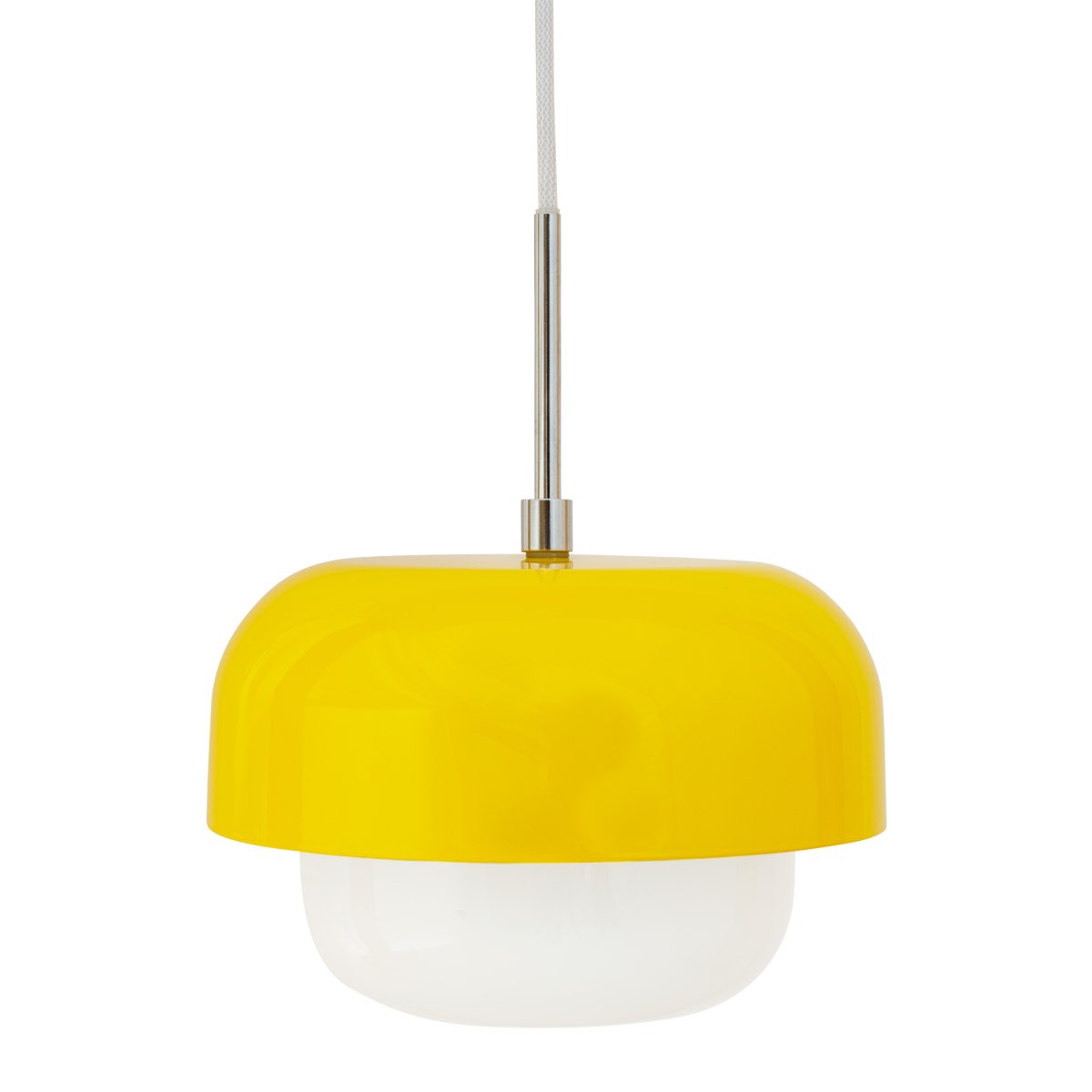 Haipot Ø23 Gul loftslampe Fra Dyberg Larsen - Haipot-lampen har en elegant lampeskærm i opalglas og en knaldgul metalskærm.