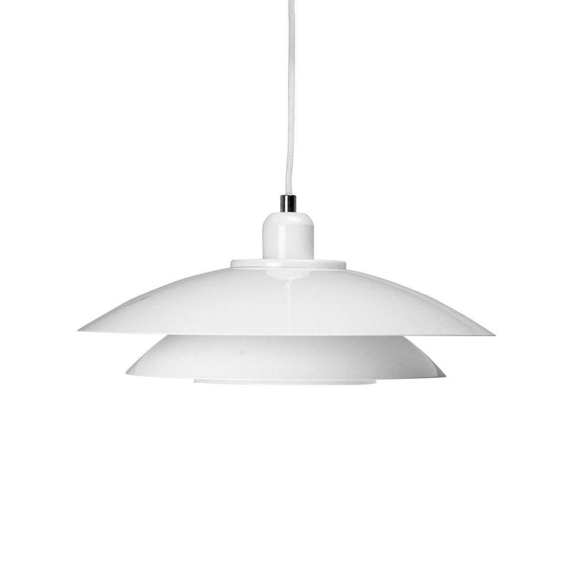 Kaje Ø40 Hvid loftslampe Fra Dyberg Larsen - Den passer ind i ethvert hjem og giver et behageligt og funktionelt lys.