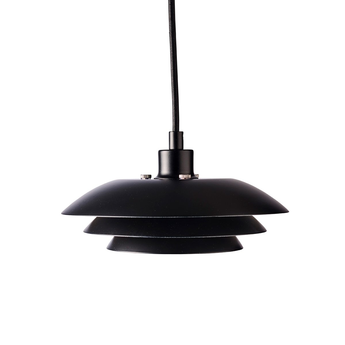DL20 Ø20 Sort loftslampe Fra Dyberg Larsen - Lamperne har samme enkle og klassiske udtryk med tre sk&aelig;rme, men med en diameter p&aring; 20 cm er de nemme at installere og passer ind i forskellige milj&oslash;er.