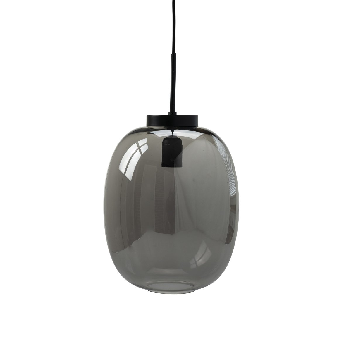 DL39 Ø25 Sort loftslampe Fra Dyberg Larsen - Kombinationen af rødt glas og sort metal gør det til en dekorativ indretningsdetalje i hjemmet.