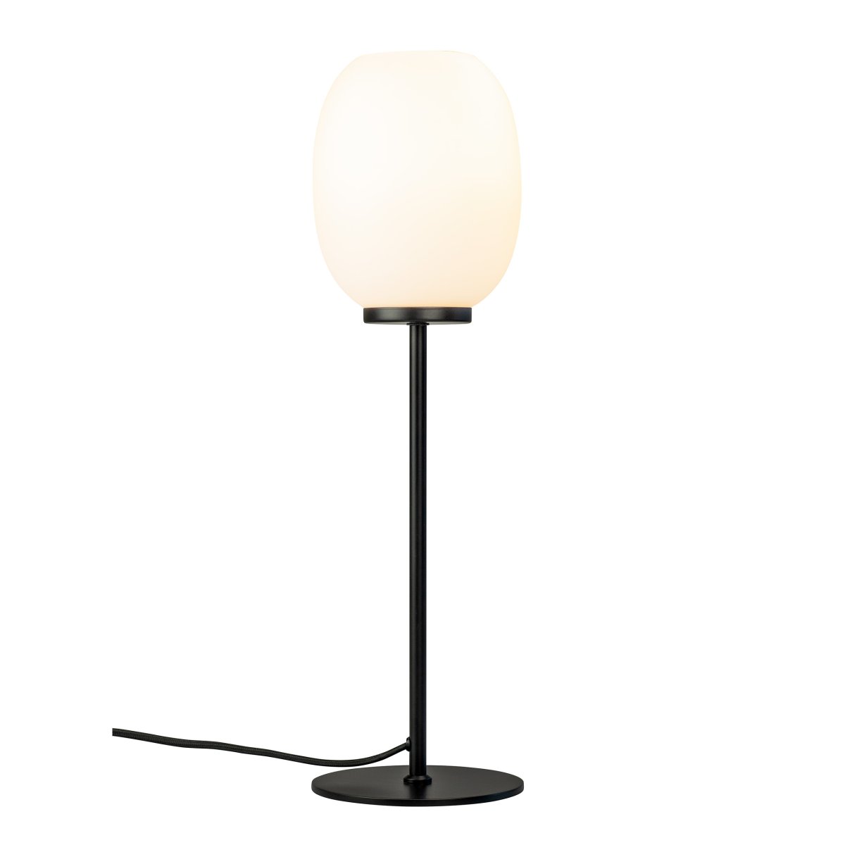 DL39 52cm Opal bordlampe Fra Dyberg Larsen - Lampen byder på mange anvendelsesområder og med sit bløde lys og runde form er den perfekt til stuen, restauranter, cafeer eller kontormiljøer.