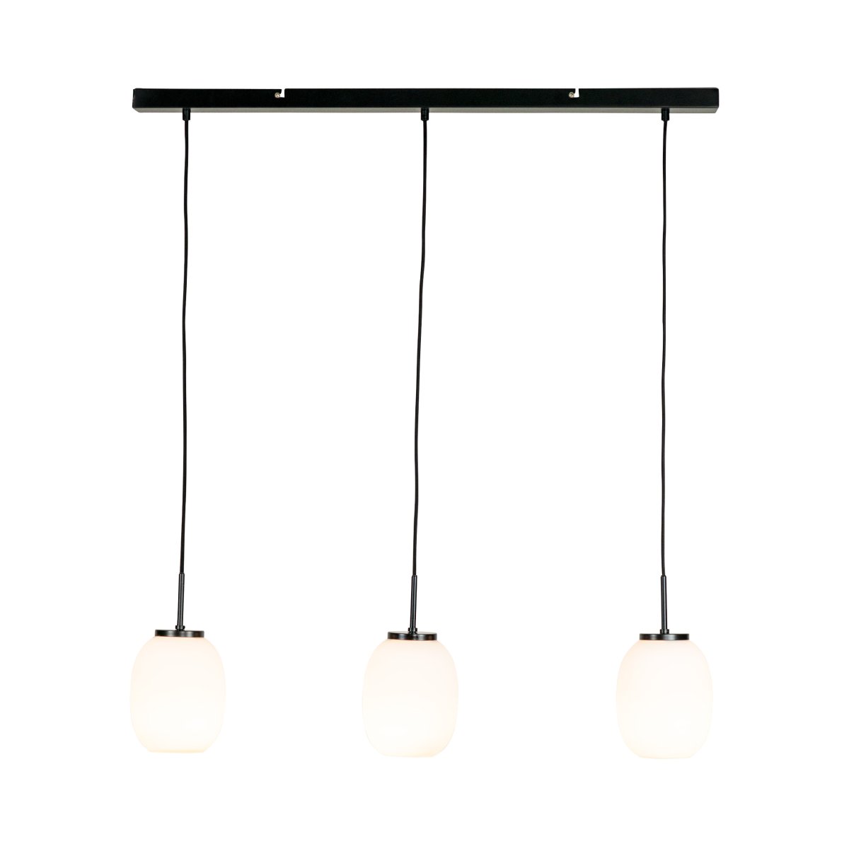 DL39 90cm Opal loftslampe Fra Dyberg Larsen - De tre glasskærme er monteret på; en sort tagræling med en sort tekstilsnor.