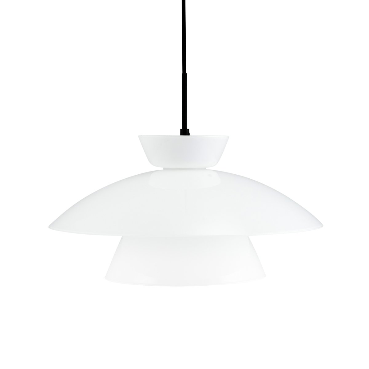 Valby Ø38 Opal loftslampe Fra Dyberg Larsen - Valby opal loftlampe leveres med en 3m sort tekstilledning, som giver dig mulighed for at hænge lampen i Ønsket højde.