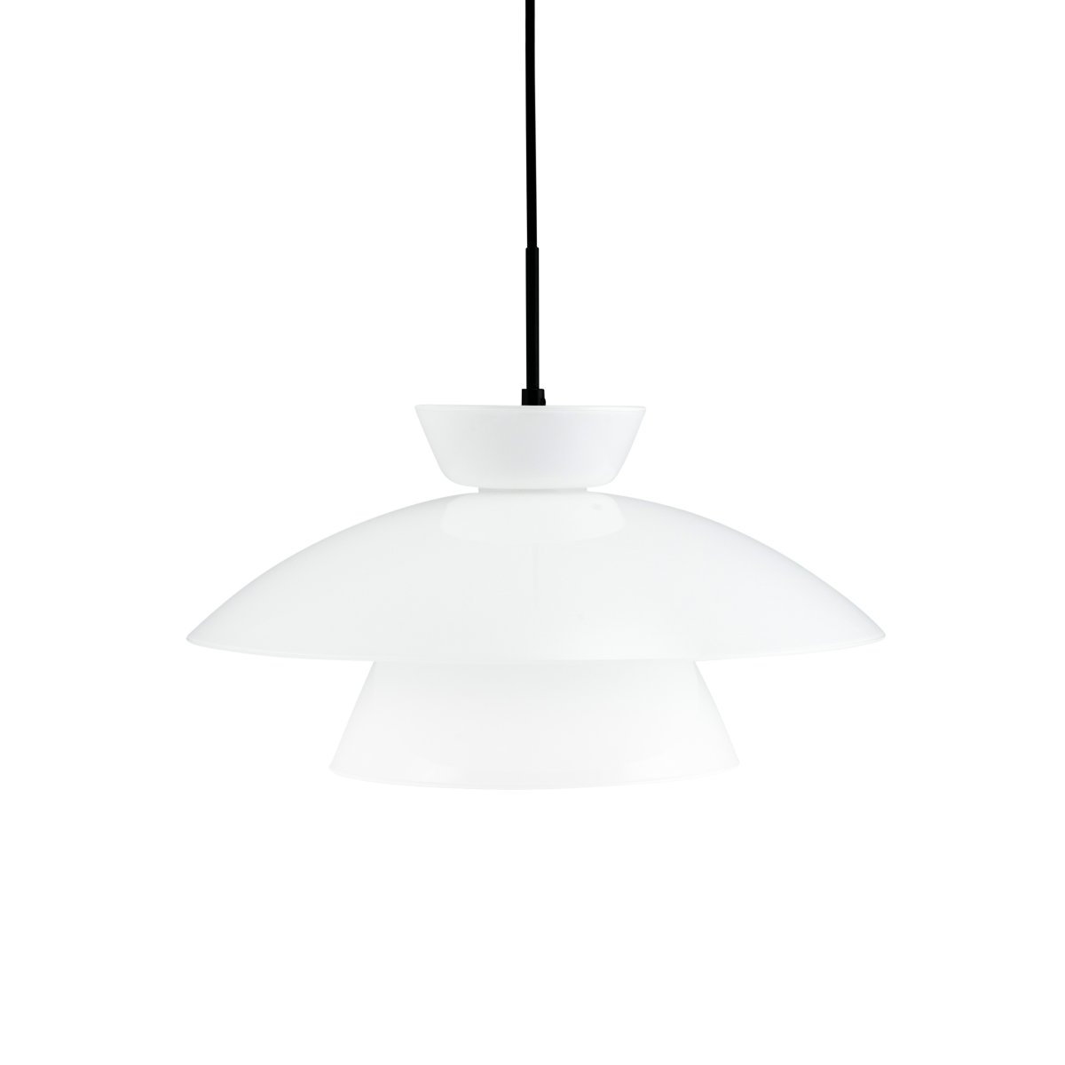 Valby Ø28 Opal loftslampe Fra Dyberg Larsen - Valby opal loftlampe leveres med en 3m sort tekstilledning, som giver dig mulighed for at hænge lampen i Ønsket højde.
