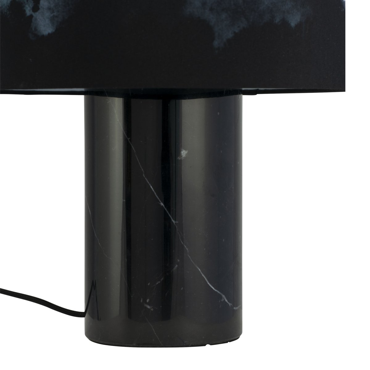 Molly 50cm Marmor bordlampe Fra Dyberg Larsen - Molly er en unik bordlampe med et moderne design.