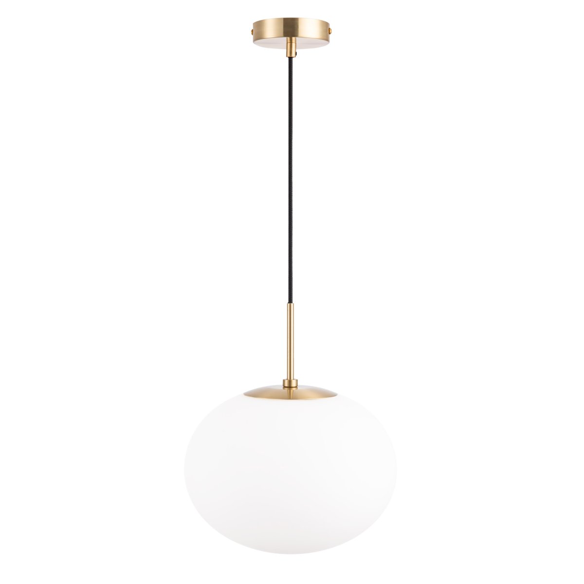 Princess Ø28 Messing loftslampe Fra Dyberg Larsen - Princess loftlampen har en oval kuppel i opalglas og et ophæng i mat messing, som giver et elegant og moderne indtryk.