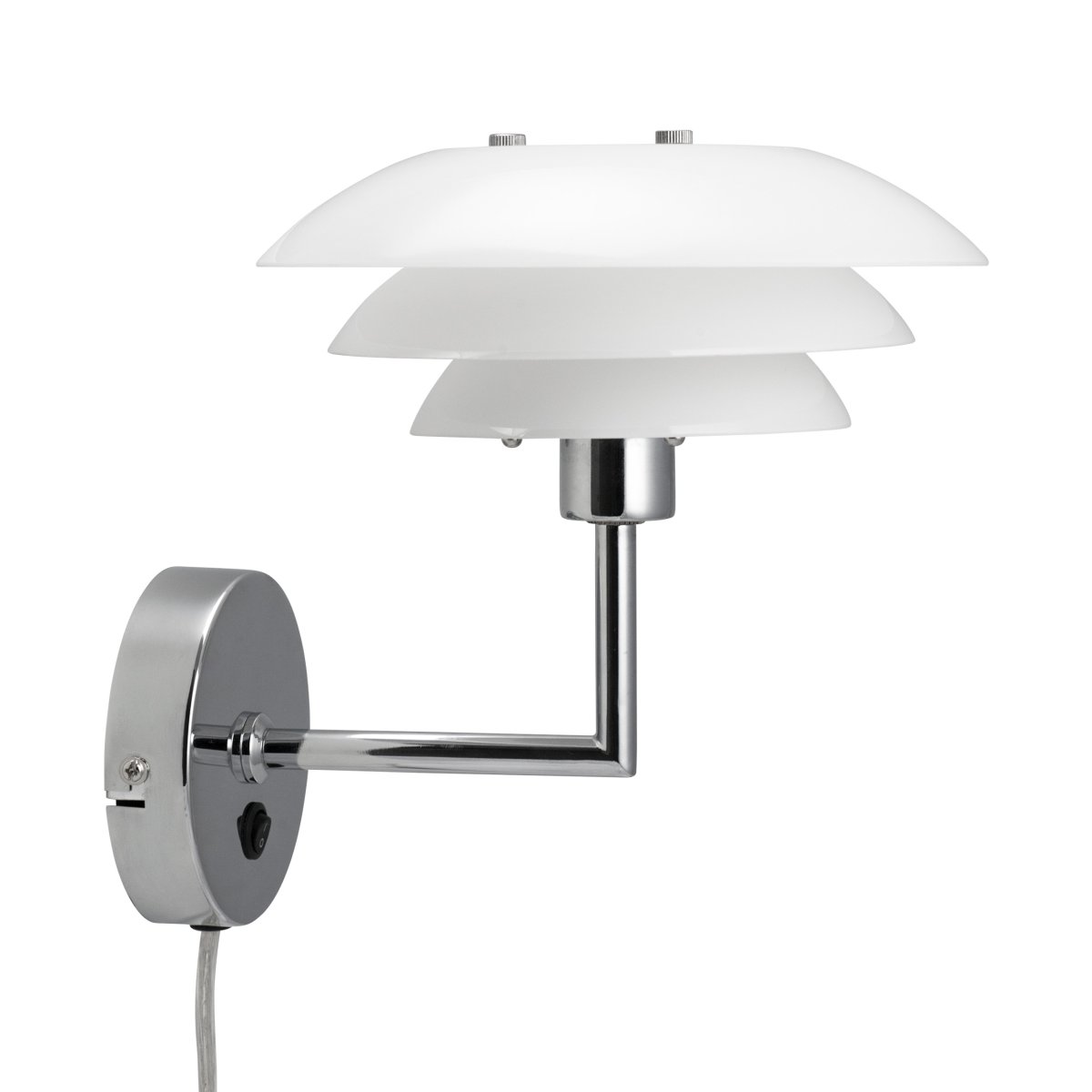 DL20 Chrom væglampe Fra Dyberg Larsen - DL20 v&aelig;glampen har et klassisk og enkelt design med tre sk&aelig;rme, der skaber et flot og bl&aelig;ndfrit lys.