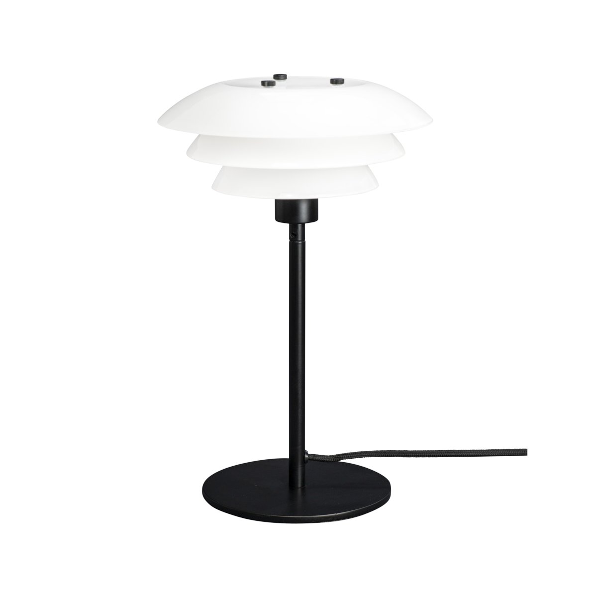 DL20 30cm Sort bordlampe Fra Dyberg Larsen - DL20 bordlampe i opalglas og sort farve har et eksklusivt og luksuri&oslash;st design, der ikke kun er smukt, men ogs&aring; giver rummet en behagelig belysning og skaber den perfekte atmosf&aelig;re til alle lejligheder.