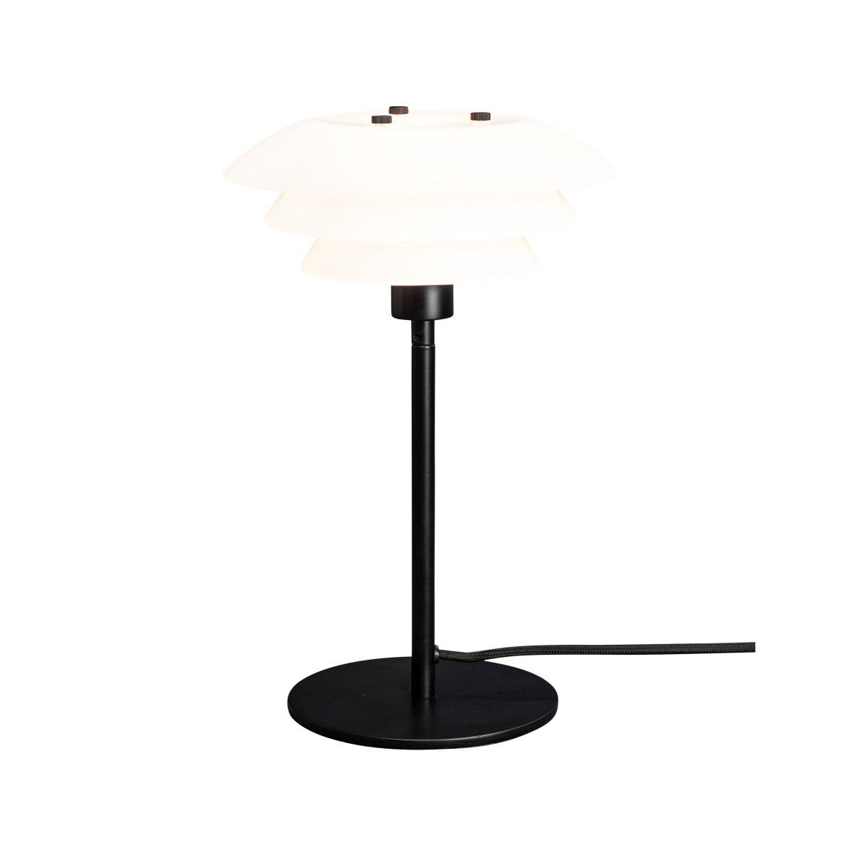 DL20 30cm Sort bordlampe Fra Dyberg Larsen - DL20 bordlampe i opalglas og sort farve har et eksklusivt og luksuri&oslash;st design, der ikke kun er smukt, men ogs&aring; giver rummet en behagelig belysning og skaber den perfekte atmosf&aelig;re til alle lejligheder.