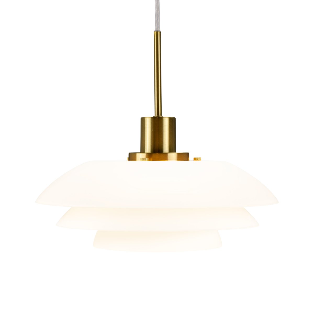 DL31 Ø31 Messing loftslampe Fra Dyberg Larsen - Vedhænget kommer med en 3m hvid tekstilsnor og har et klassisk og moderne design med mundblæst glas.