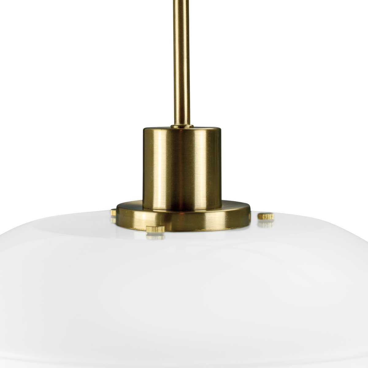 DL31 Ø31 Messing loftslampe Fra Dyberg Larsen - Vedhænget kommer med en 3m hvid tekstilsnor og har et klassisk og moderne design med mundblæst glas.