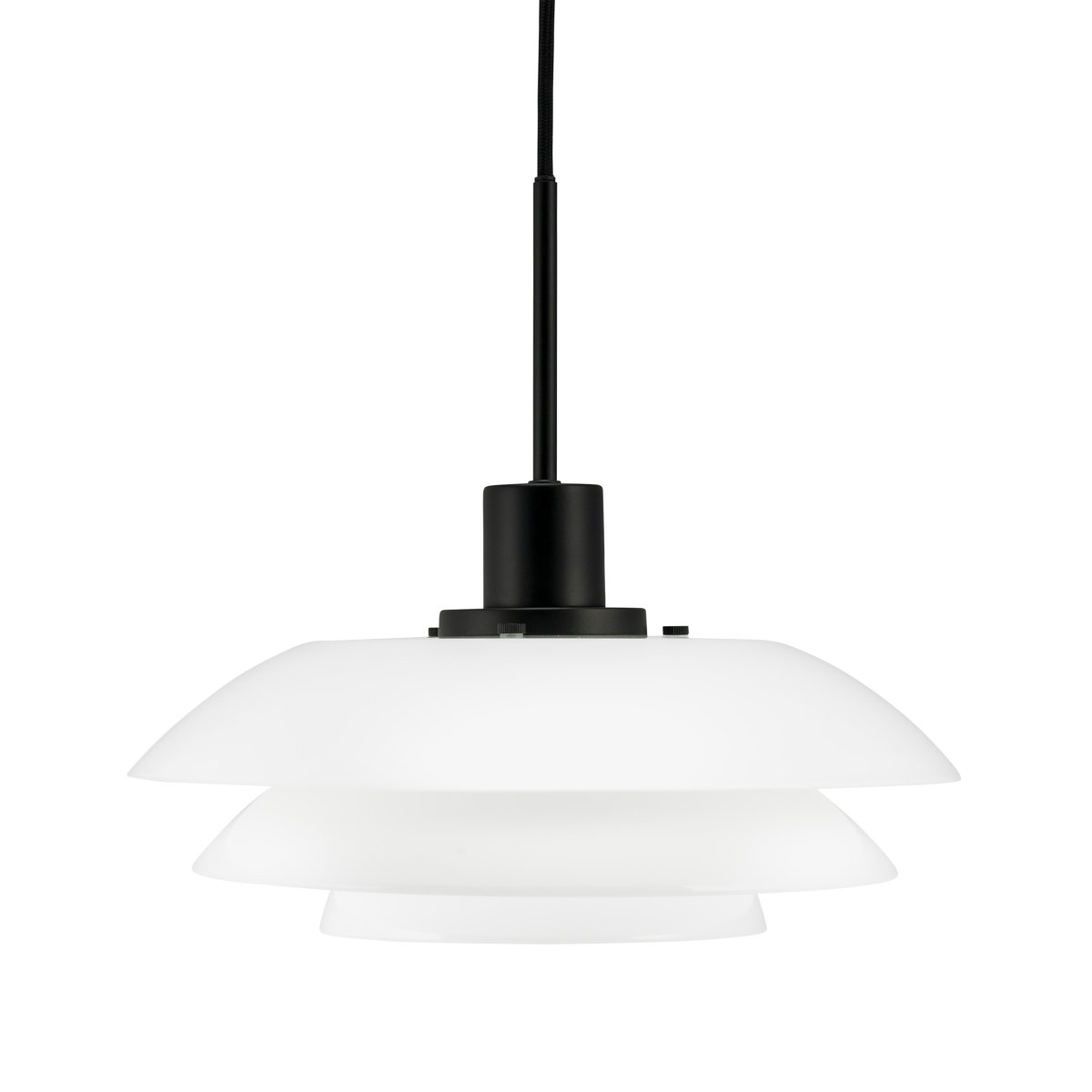 DL31 Ø31 Sort loftslampe Fra Dyberg Larsen - Vedhænget kommer med en 3m sort tekstilsnor og har et klassisk og moderne design med mundblæst glas.
