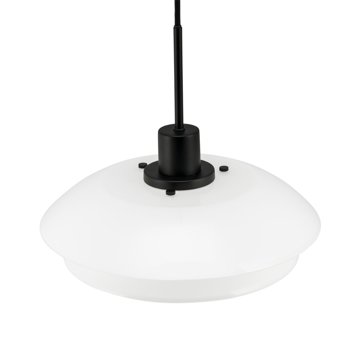 DL31 Ø31 Sort loftslampe Fra Dyberg Larsen - Vedhænget kommer med en 3m sort tekstilsnor og har et klassisk og moderne design med mundblæst glas.