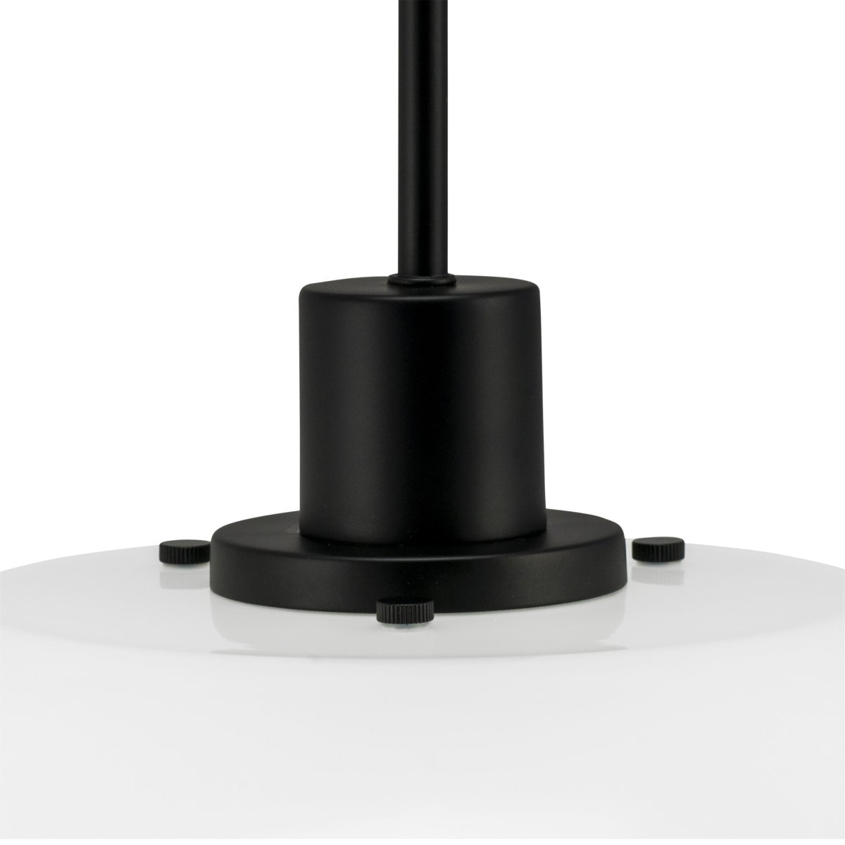 DL31 Ø31 Sort loftslampe Fra Dyberg Larsen - Vedhænget kommer med en 3m sort tekstilsnor og har et klassisk og moderne design med mundblæst glas.