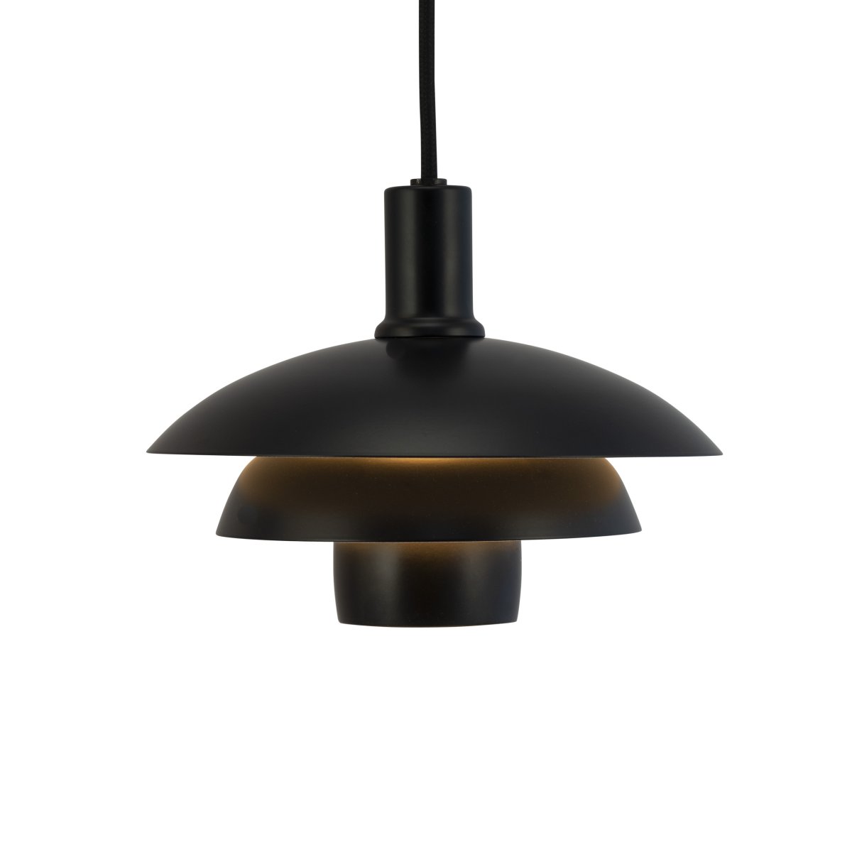 Morph Ø30 Sort loftslampe Fra Dyberg Larsen - Morph kommer med en 3 meter lang sort stofledning, som giver fleksibilitet i placeringen og tilføjer en stilfuld følelse til dit hjem.