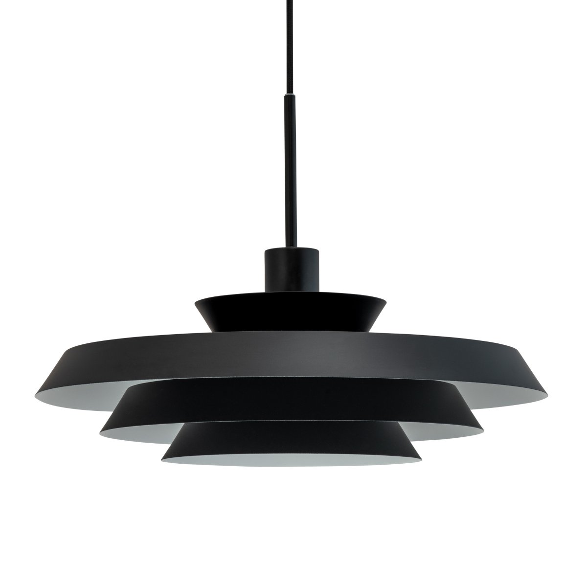 DL44 Ø44 Sort loftslampe Fra Dyberg Larsen - Opgrader din belysning over spisebordet, i k&oslash;kkenet, hallen eller i ethvert rum, og nyd skandinavisk minimalisme og et varmt, indbydende lys med DL44 pendlen.