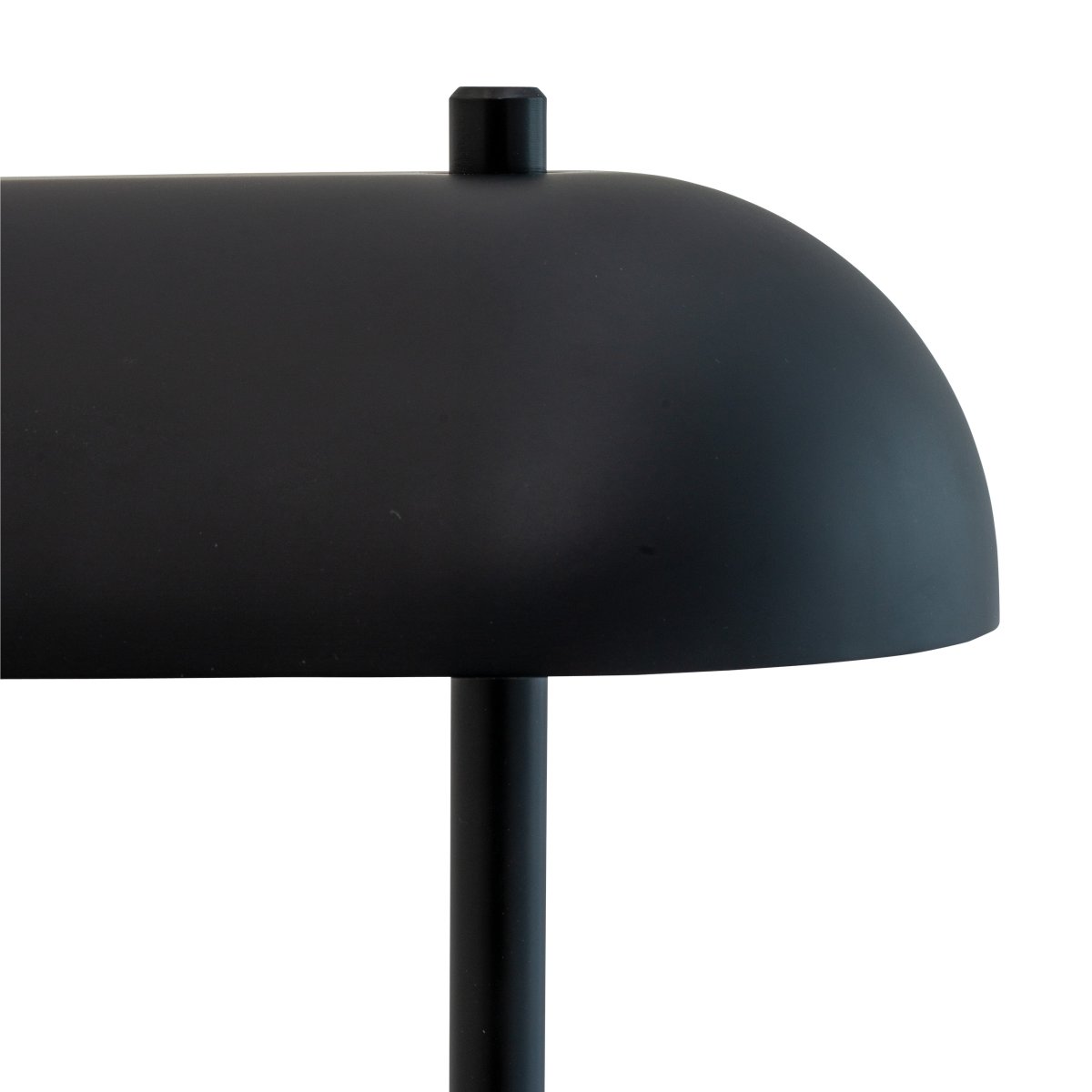 Arch 36cm Mat sort bordlampe Fra Dyberg Larsen - Det unikke design er skabt af den danske designer Sabine Stougaard og emmer af både håndværk og dansk designtalent.