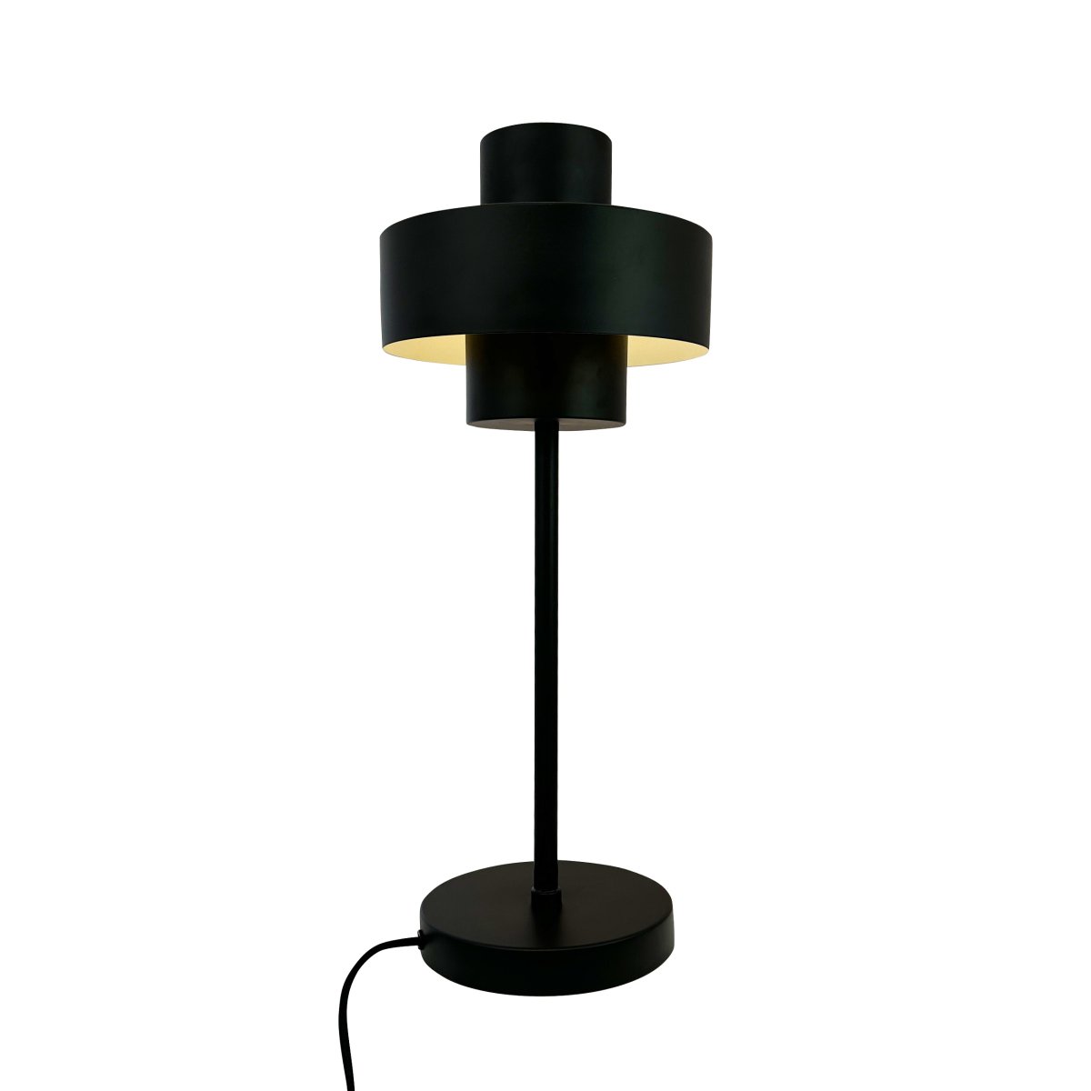 Stoke 50cm Sort bordlampe Fra Dyberg Larsen - Lampen passer perfekt som både en skulpturel indretningsdetalje og lyspunkt, for eksempel i køkkenet, på skrivebordet eller i stuen.