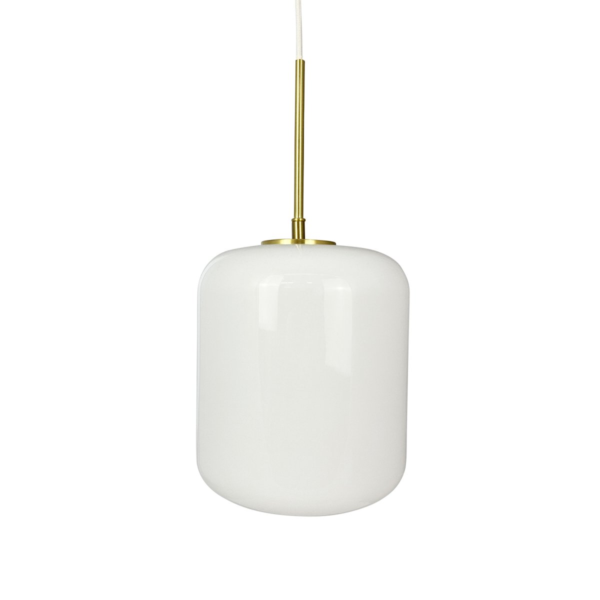 Silvia Ø20 Messing loftslampe Fra Dyberg Larsen - Silvia er en serie af loftslamper lavet af mundblæst opalglas med en blank overflade, messingsokkel og hvid tekstilledning.