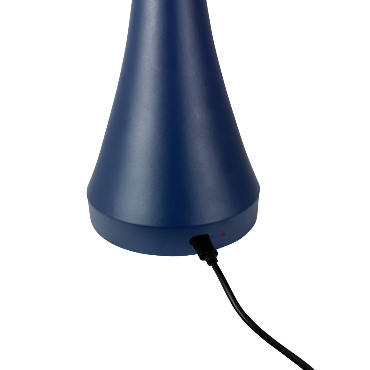 Vienna 28cm Indigo bærbar Fra Dyberg Larsen - Den genopladelige lampe giver dig frihed til at placere den hvor som helst uden at bekymre dig om kabler.