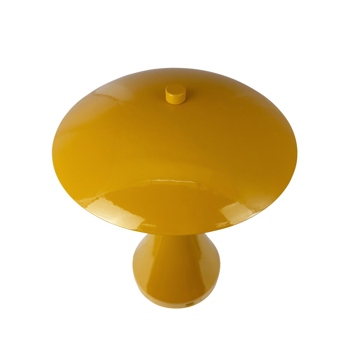 Vienna 28cm Karry bærbar Fra Dyberg Larsen - Den genopladelige lampe giver dig frihed til at placere den hvor som helst uden at bekymre dig om kabler.