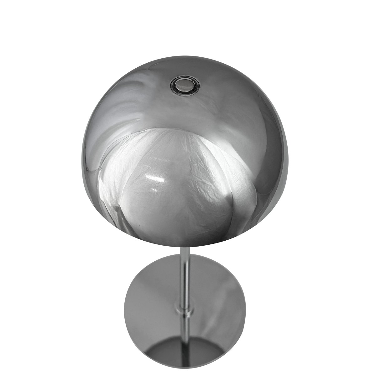 Along Sæt 20cm Chrom bærbar Fra Dyberg Larsen - Leveres i par og kan monteres i tre forskellige designs: en høj og en lav, to høj eller lav l&aring; Along&nbsp;&auml;er genopladeligt og kommer med ledning, klar til at oplyse ethvert rum med fleksibilitet og elegance.