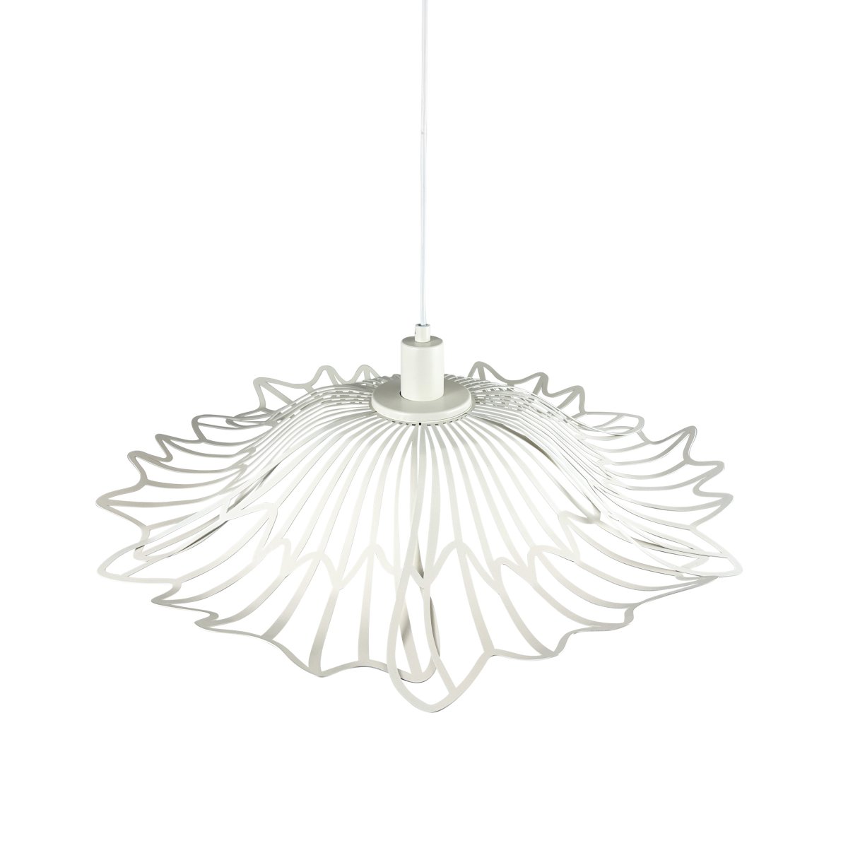Flora Ø60 Perle hvid loftslampe Fra Dyberg Larsen - Finns i tv&aring; eleganta varianter: matt svart, med en industriell fransk k&auml;nsla, och p&auml;rlvitt, som kombinerar romantisk bohemstil med en minimalistisk touch.