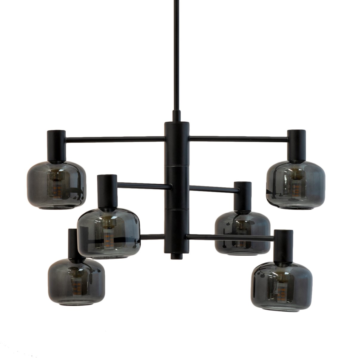 Arp Ø50 Sort loftslampe Fra Dyberg Larsen - Skab den perfekte balance mellem form og funktion med Arp lysekronen, som har 6 smukke glaskupler i røget glas og en elegant sort ophæng.