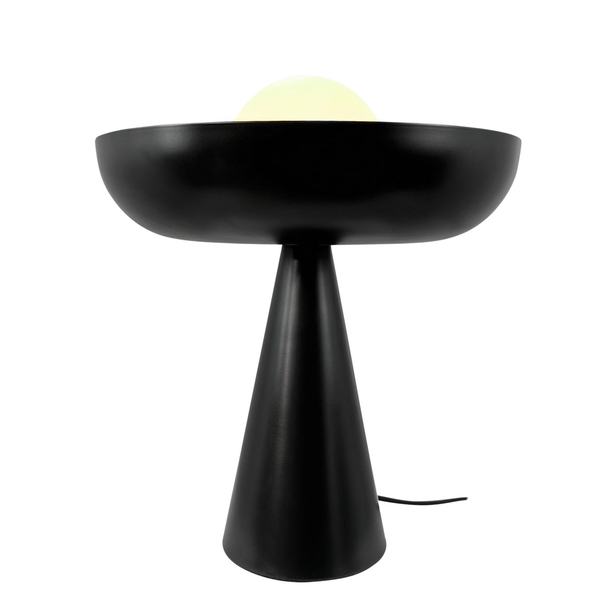 Ava 35cm Sort bordlampe Fra Dyberg Larsen - Kombinationen af den sorte metalbund og den elegante glaskuppel omgiver lyset p&aring; en fortryllende måde, som skaber et unikt og iøjnefaldende lyspunkt i dit interiør.