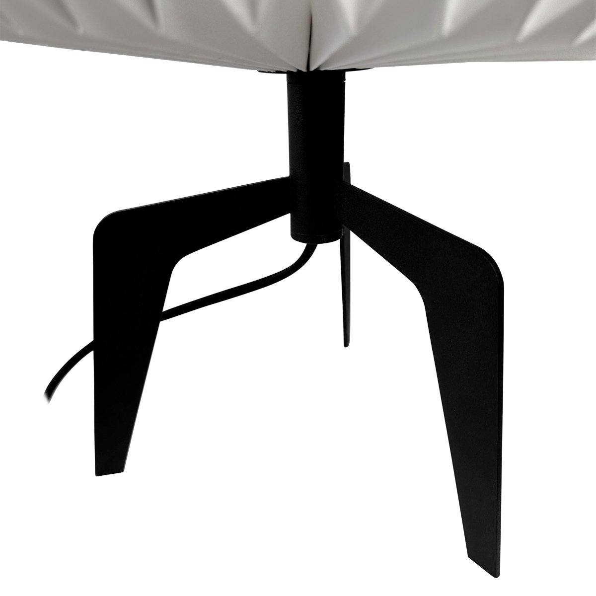 Ventnor 34cm Sort bordlampe Fra Dyberg Larsen - Lampen er designet til at give et blødt og hyggeligt lys i dit hjem.