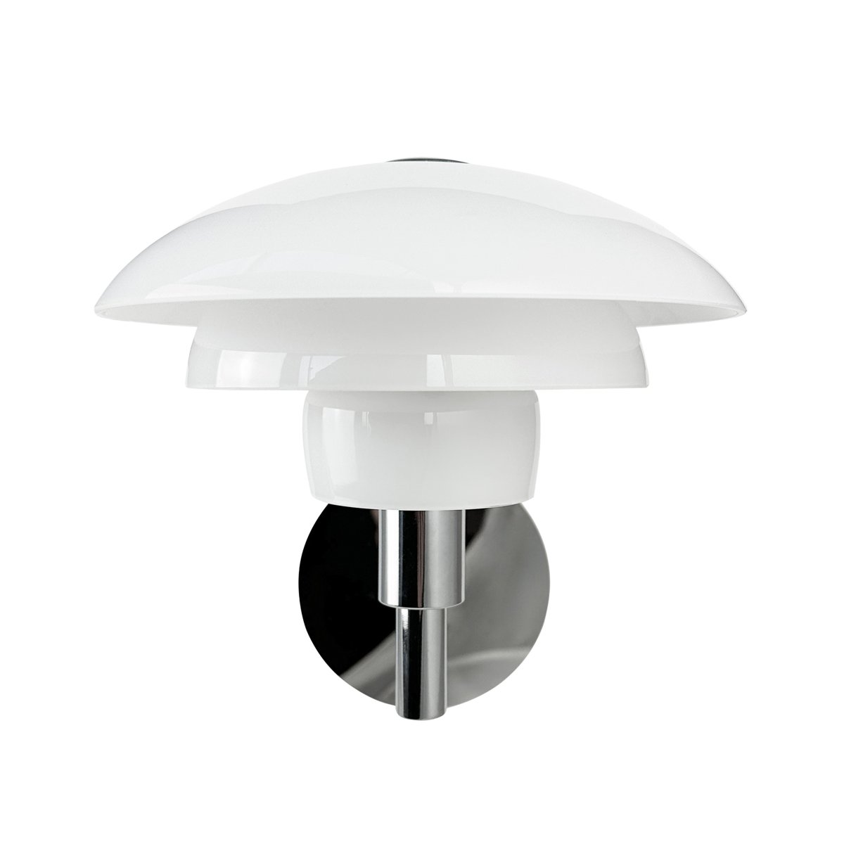 Morph Ø20 Chrom væglampe Fra Dyberg Larsen - Denne lampe skaber en klassisk og smuk nordisk stil, og med sit tidssvarende design passer den perfekt ind i stuer, soveværelser og kontorer.
