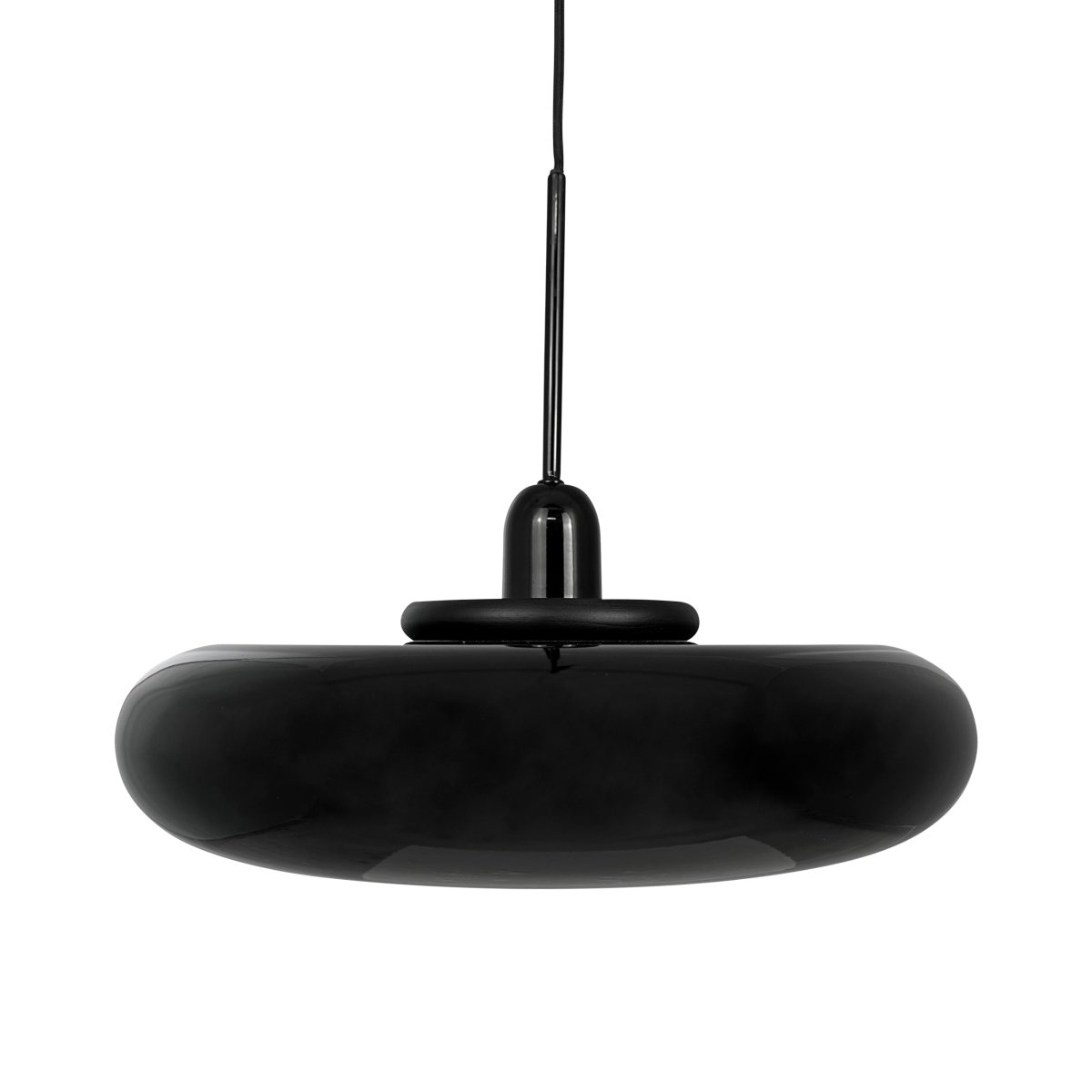 Planet Ø40 Sort loftslampe Fra Dyberg Larsen - Planet pendlen i blankt sort metal udstråler enkelhed og stil i ét og samme lysvalg.