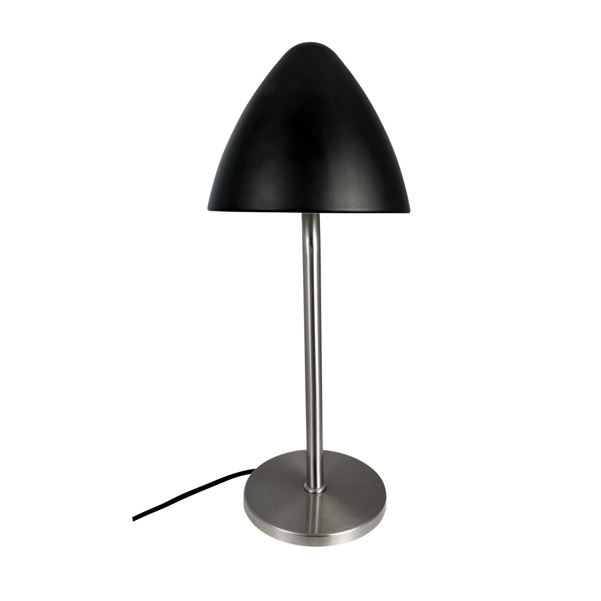 Oulu 47cm Sort bordlampe Fra Dyberg Larsen - Med sit stilfulde design og kvalitetsmaterialer bliver Oulu en iøjnefaldende detalje, der bidrager med elegance og atmosfære til dit interiør.