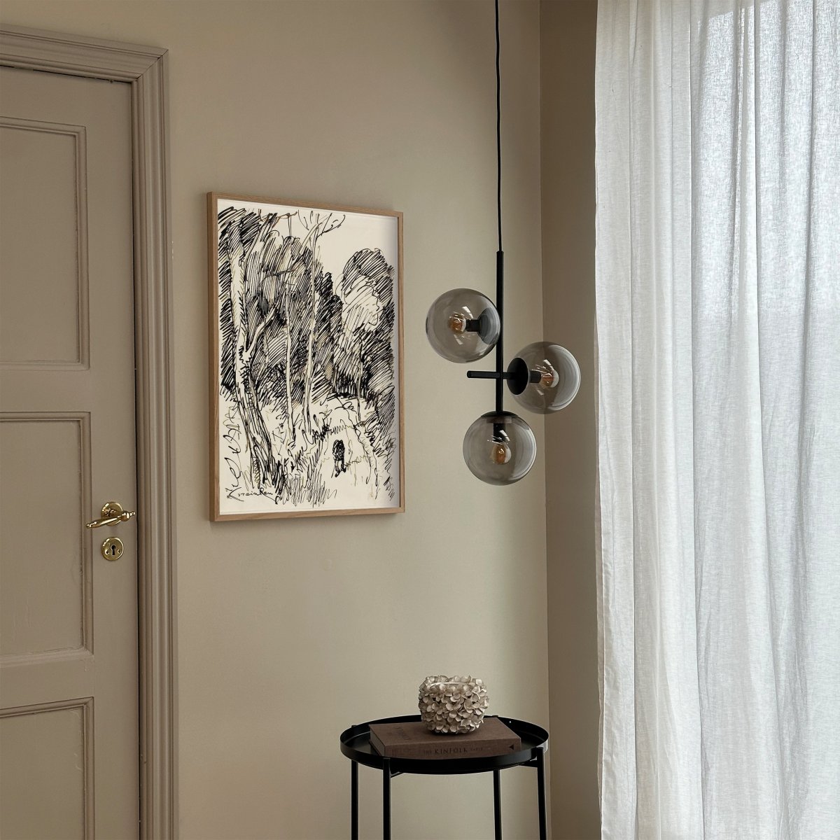 Como Ø30 Sort loftslampe Fra Dyberg Larsen - Como loftspendel er en imponerende lampe, der skiller sig ud i alle interiører med sit stærke, moderne formsprog.