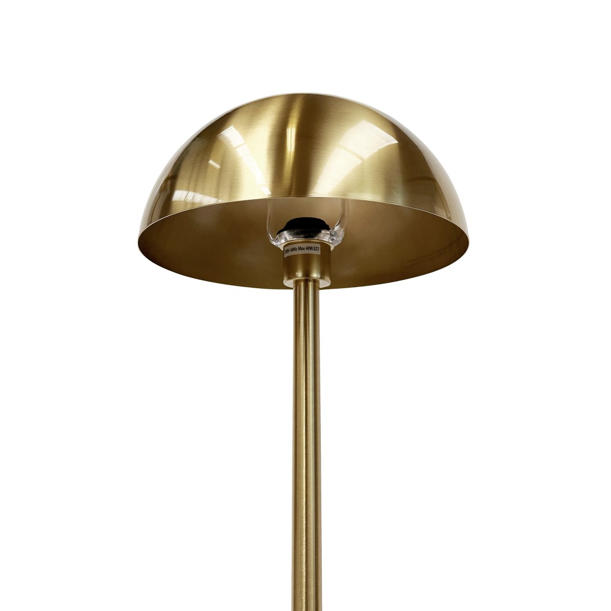 Menton Messing/sort gulvlampe Fra Dyberg Larsen - Lampen er lavet af messing med solid marmorfod og giver en elegant og eksklusiv følelse.